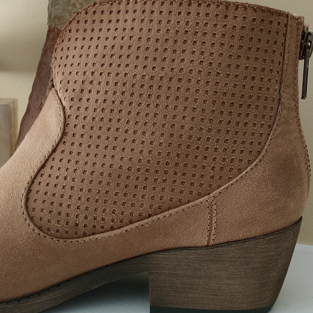 NEW Womens Western Ankle Boots Bootie Distressed Tan Sand Soft Back Zip POP 6.5M - Picture 4 of 8